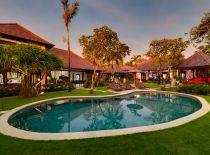 Villa Kakatua, Piscine de Nuit