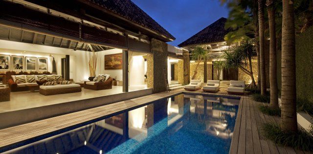 Villa Hana, Villa at Night