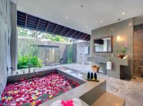 Villa Samadhana, Master Bathroom