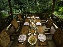 Villa Alamanda, Dining Table