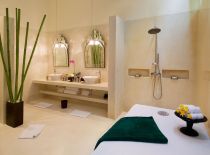 Villa Mako, Master Bathroom