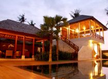 Villa Kipi, Pool at sunset