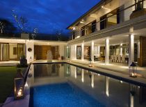 Villa Cendrawasih, Villa bei Nacht