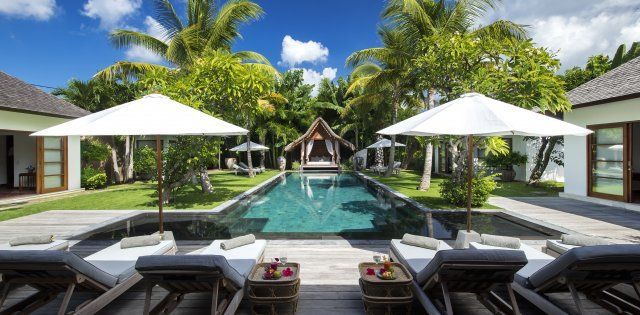 Villa Tiga Puluh, Lap Pool